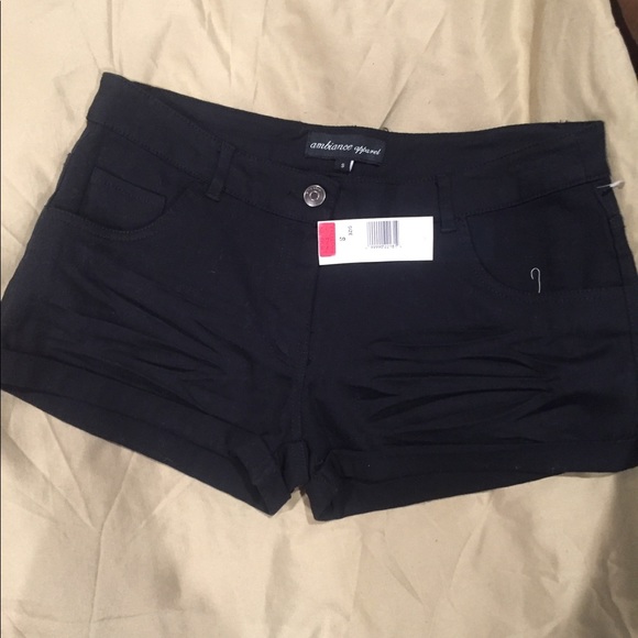 Black short - Picture 2 of 7